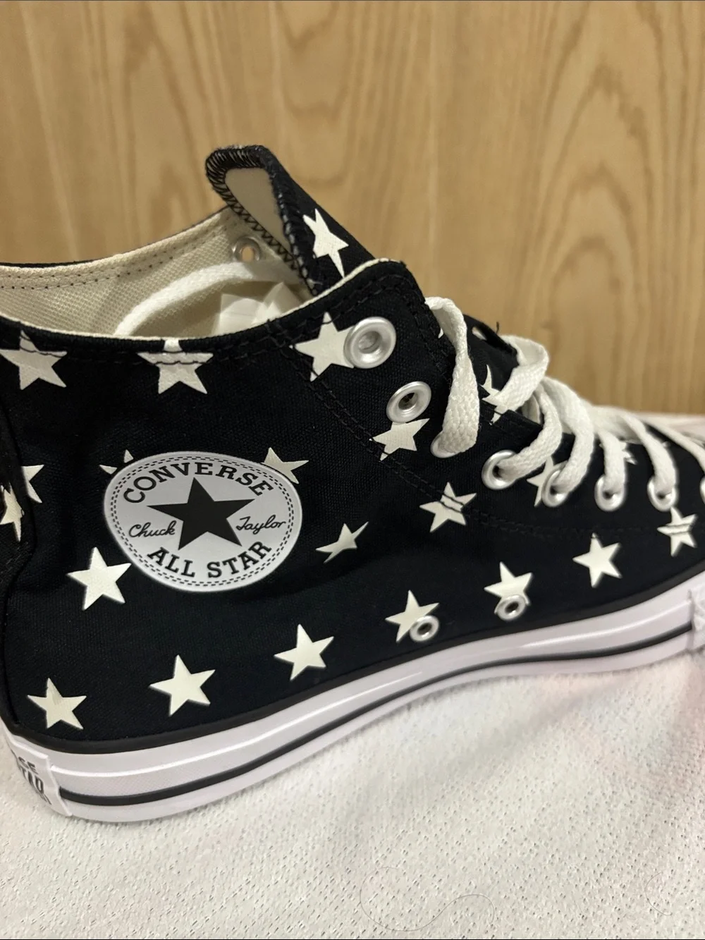 Converse chuck taylor all stars STARS men sz 9 women sz 11 brand new